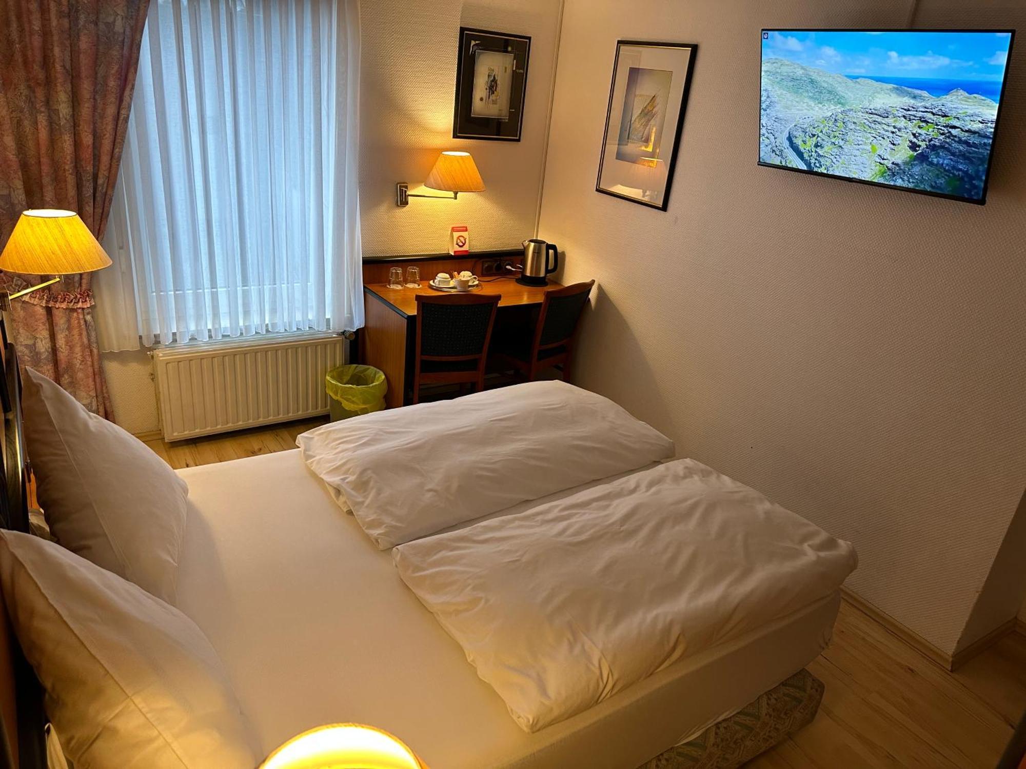 Hotel Zur Post Dabringhausen - Contactless Self Check-In Wermelskirchen Eksteriør billede