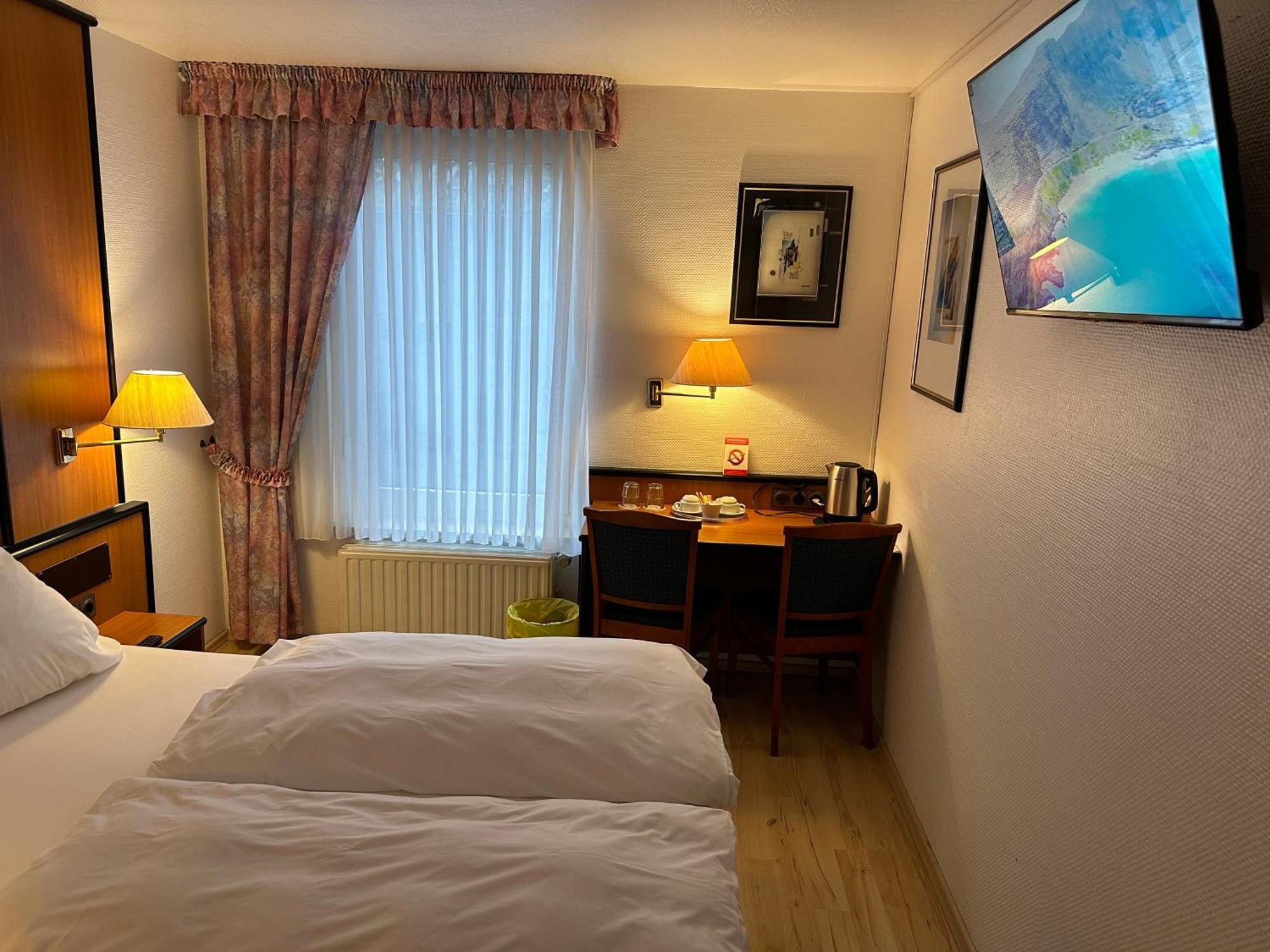 Hotel Zur Post Dabringhausen - Contactless Self Check-In Wermelskirchen Eksteriør billede