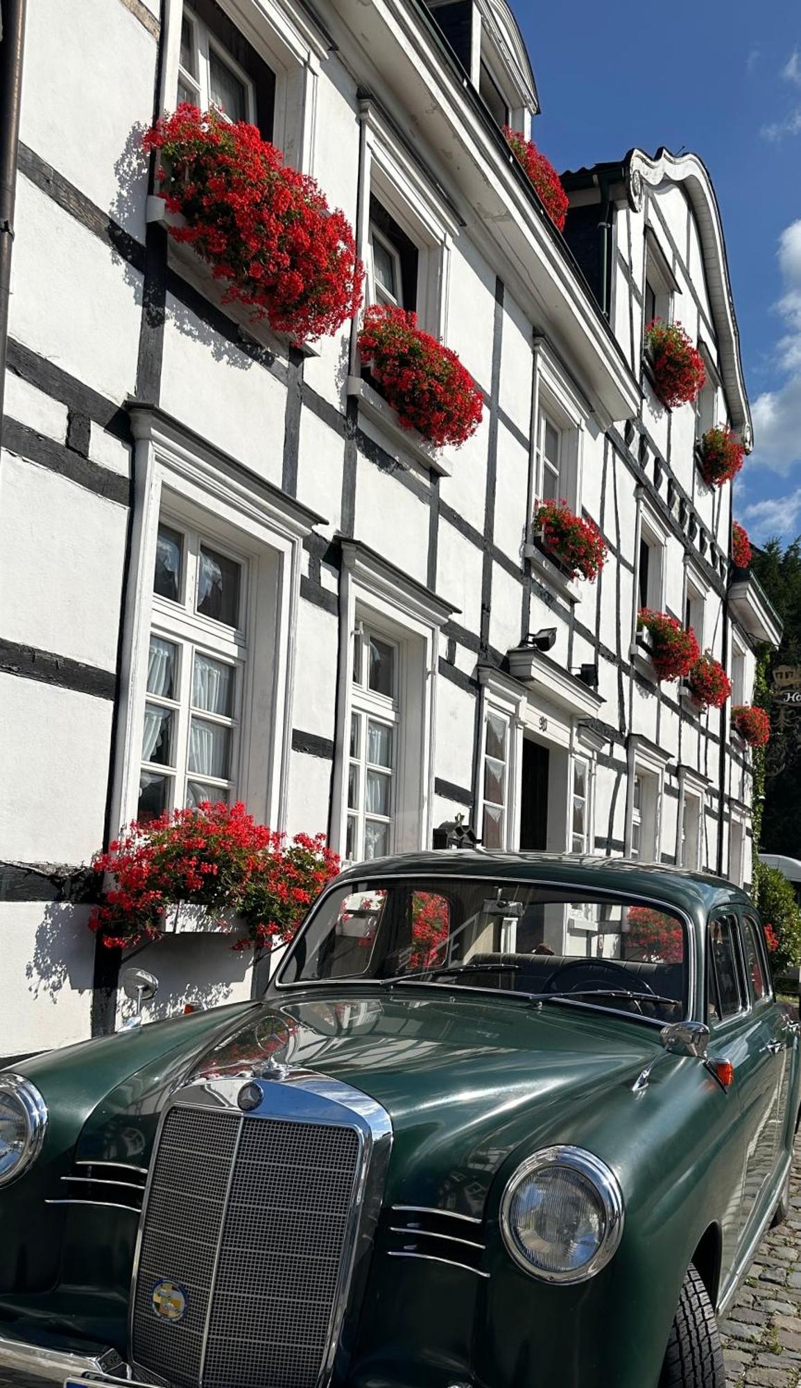 Hotel Zur Post Dabringhausen - Contactless Self Check-In Wermelskirchen Eksteriør billede