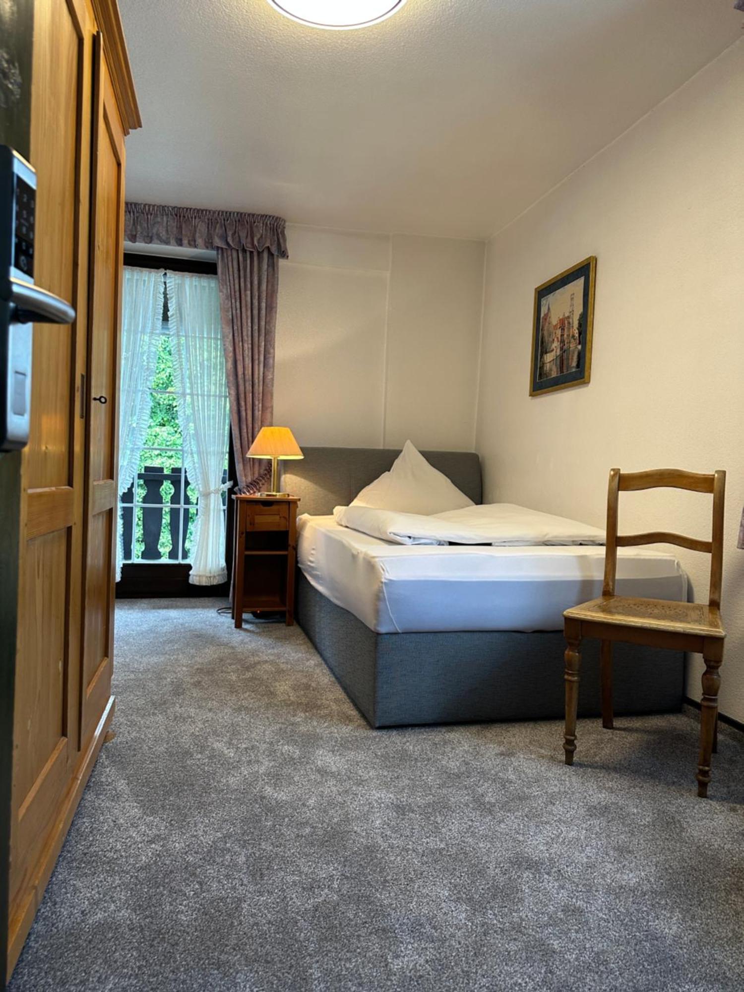 Hotel Zur Post Dabringhausen - Contactless Self Check-In Wermelskirchen Eksteriør billede